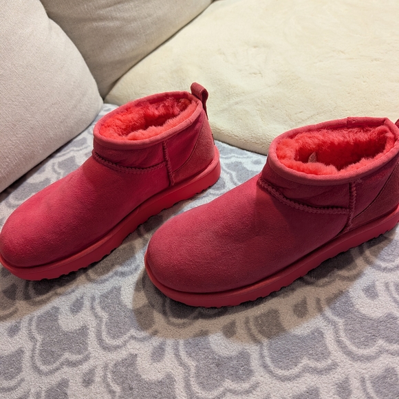 UGG Mini Bootie Ankle Boots in Red - Picture 6 of 6